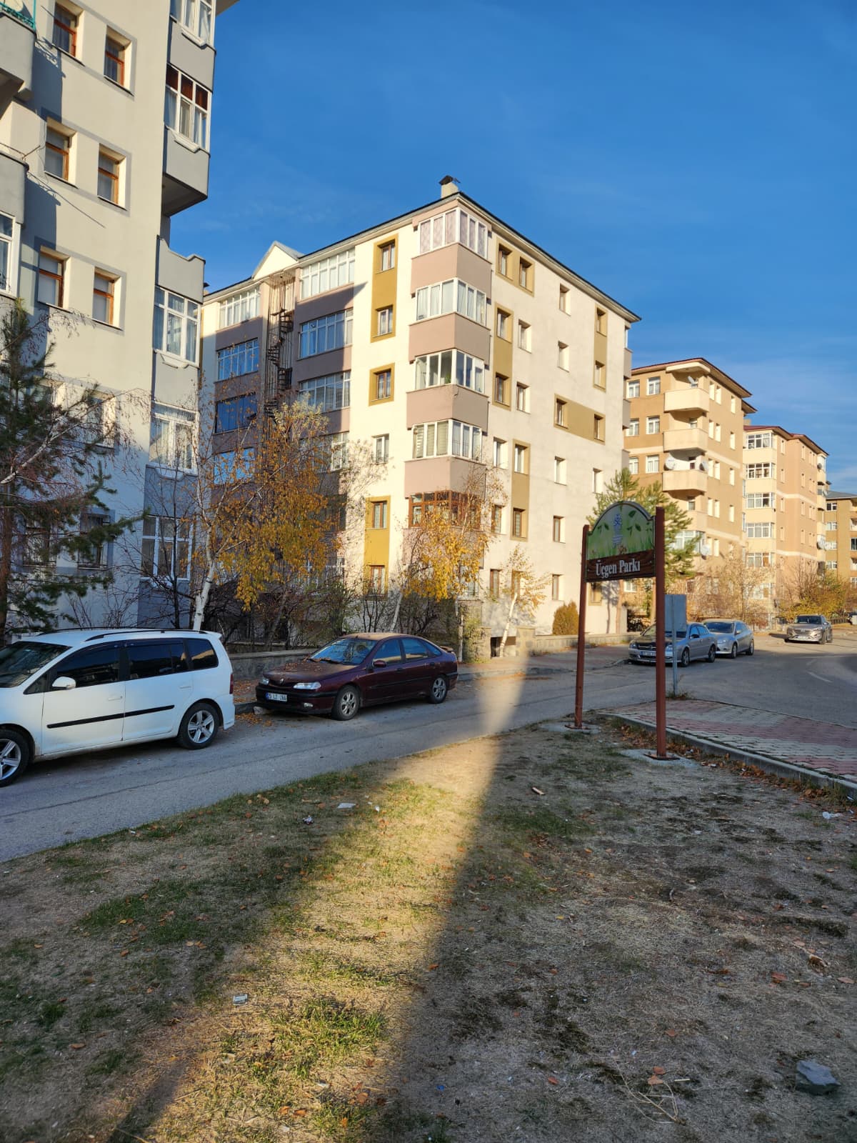 YILDIZKENT'TE BODRUM KATI 3+1 SATILIK DAİRE